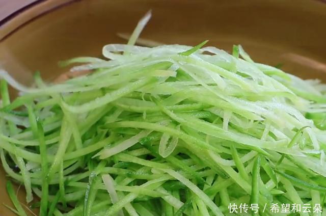 萝卜丸子别油炸了，这样做晶莹剔透，不油不腻，营养又健康