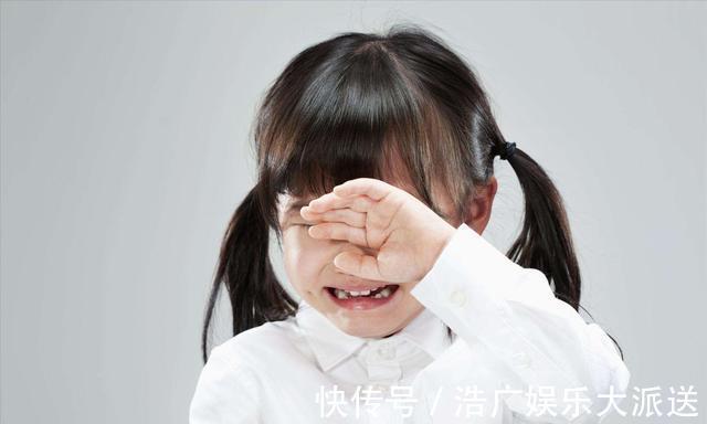 脸色|儿子去上幼儿园,宝爸在包里放了根录音笔,回家听完后脸色很难看