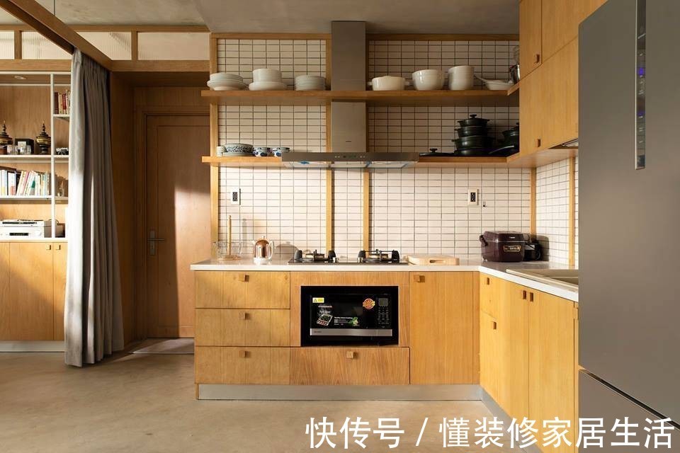 沙发|不吊顶、不铺砖、不买沙发,以餐桌为中心,这套房装修太有想法了