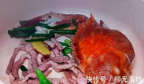 极速降温,煲个暖心又暖胃的蟹肉粥,就是舒服!