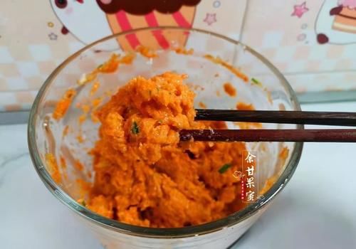 鸡肉|胡萝卜鸡肉丸子,简单几步即成,蒸一蒸,鲜嫩味美