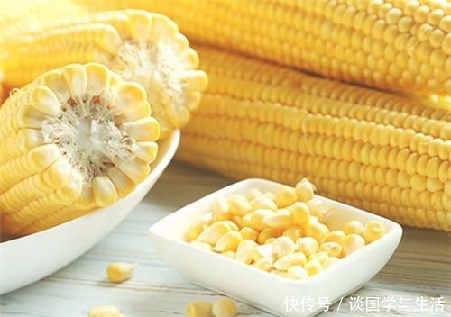 用玉米作钓|夏季在自然水域你用玉米钓到过鱼吗教你这三招用玉米野钓上鱼多