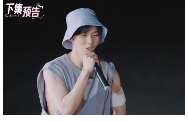 寫真|機(jī)智的戀愛(ài)：劇情反轉(zhuǎn)看點(diǎn)十足，女2男4感情受挫“中途下車”