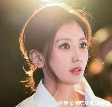 女人年过三十，别披头散发！过年这样扎“低马尾”，美的气质出众