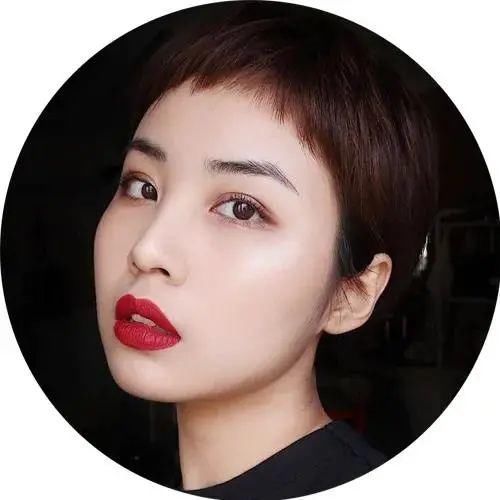 为什么一到卸妆前，我就那么美？|我的化妆台C位 |为什么一到卸妆前，我就那么美？\＂,\＂i10\＂:\＂我的化妆台C位