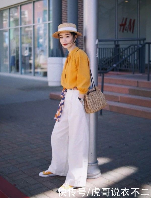 觉得穿搭太单调？一根“丝巾”就解决，这些小心机太亮眼了