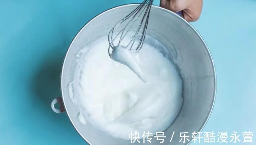甜品控有口福了!像冰淇淋一样的柠檬酸奶蛋糕,自己在家就能做