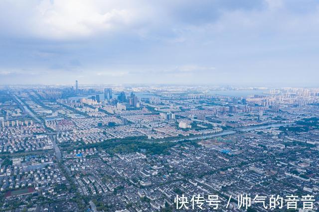 新区|楼市市区老破小和新区大平层的未来