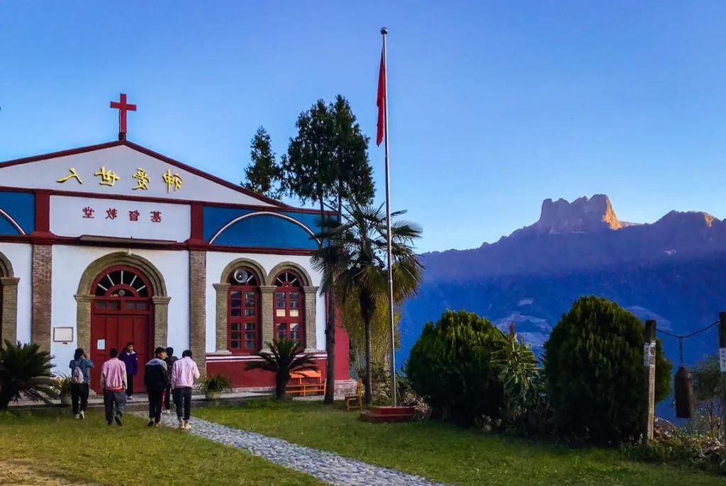 中国最后的秘境，大峡谷最佳观景村寨，遥望三江并流奇观