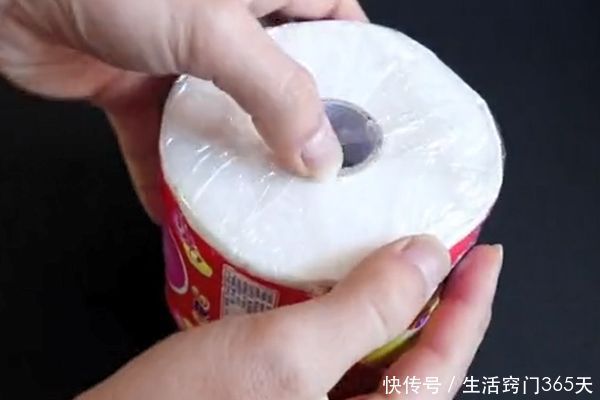 小窍门|用了30年的卷纸，才知道要用筷子捅一捅，学到就是赚到！