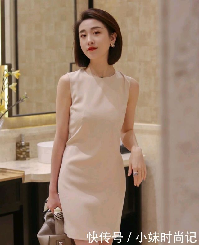 时尚博主|35岁后的女子穿什么才好看?优雅浪漫的穿搭就很精致,魅力四射