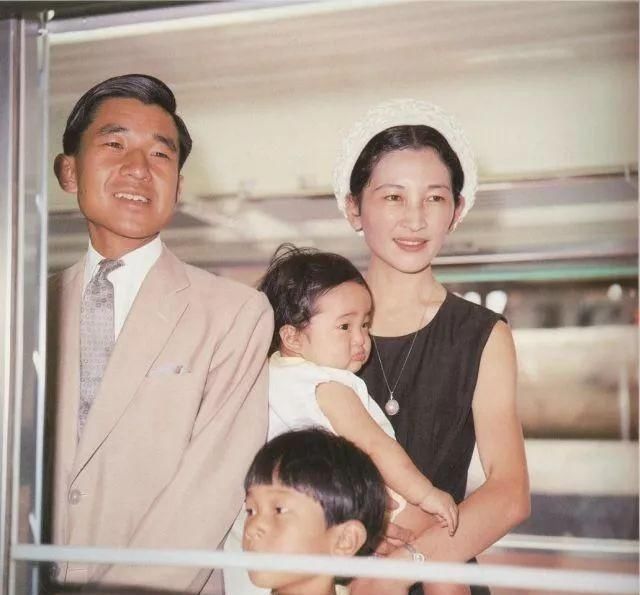 美智子|日本皇后美智子年轻时有多美？看完这组罕见的老照片，你就明白了
