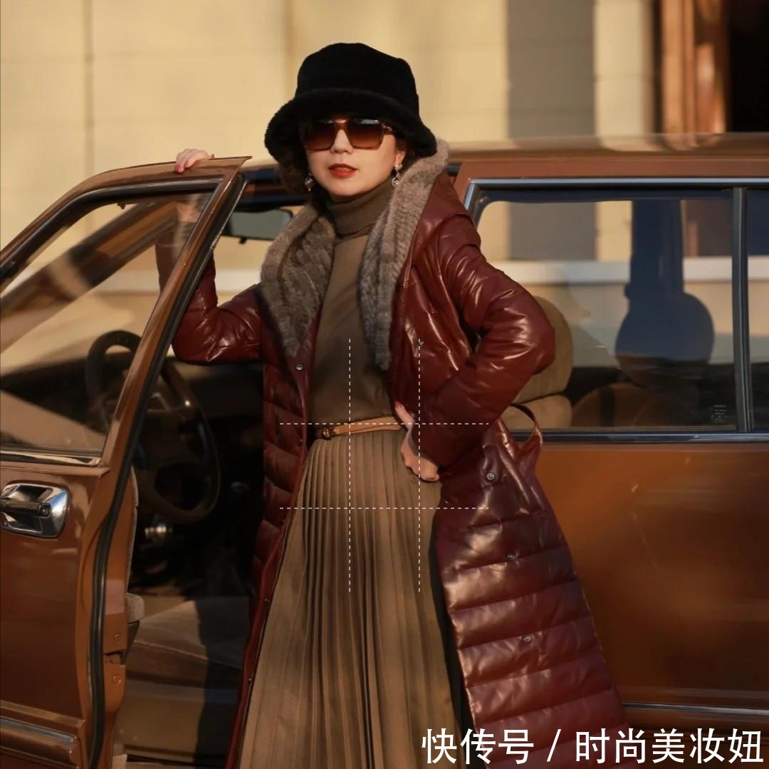 博主|这才是50岁女人的冬季穿搭,这些羽绒服搭配保暖减龄,值得借鉴