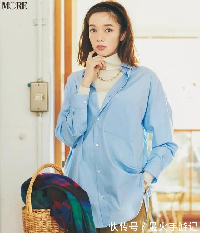 女人 女人年过三十还不会打扮试试“衬衫+高领”,这样穿时尚显气质!