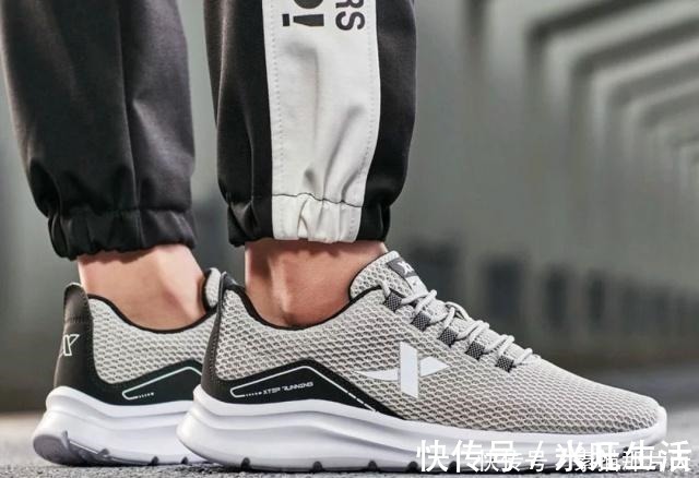 nike 穿假阿迪Aj为了不被排挤,学生穿特步被嘲笑!学校攀比这么可怕