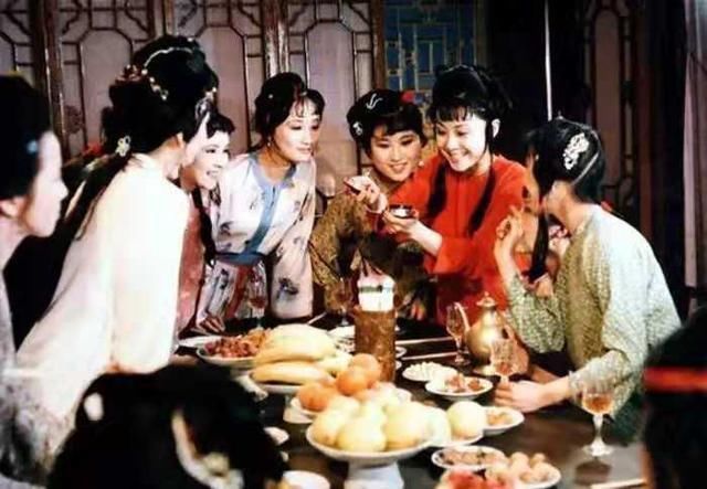 家有贤妻美妾，贾宝玉为何还离家出走？七个字说出薛宝钗的不堪