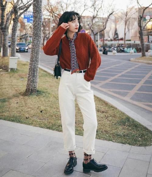 今年流行的“红色毛衣”，如何搭配才显高级气质？