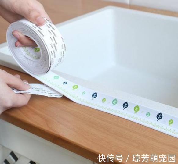 水槽|水槽边上的玻璃胶老是发黑发霉？教你3招，不换新的也能一擦即净