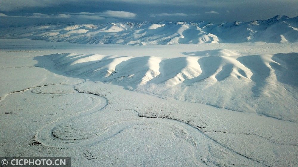 老年|初春航拍新疆巴音布鲁克高原雪景