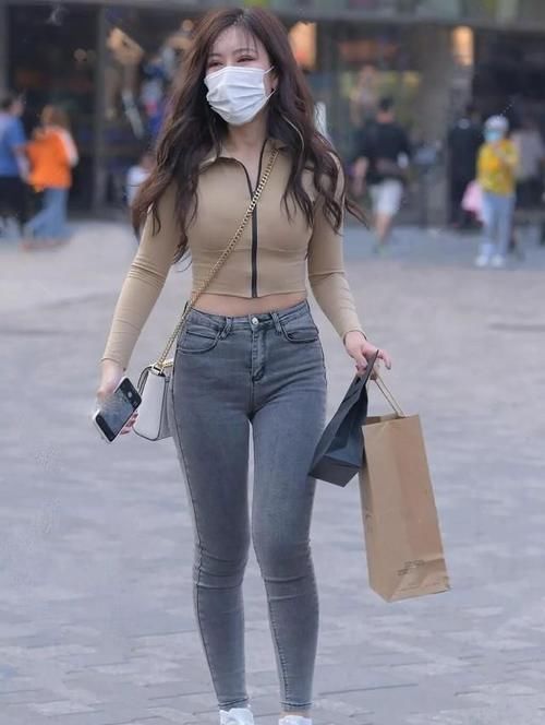 搭配 瑜伽裤的穿搭时尚大方,日常休闲,时髦又个性!