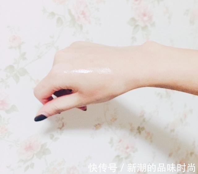 姐妹们 上“粉底”时注意3个细节,不仅妆效会自然,还能“持久”不暗沉!