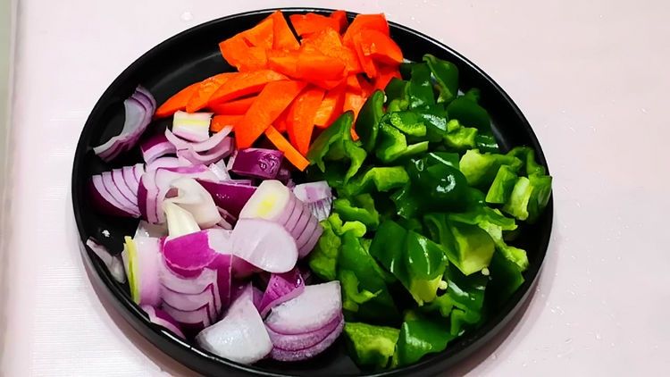 做茄子,切记不要直接下锅,少了这1步,难怪茄子不入味还很油腻