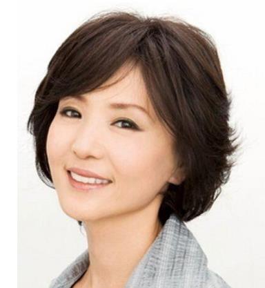 斜刘海 适合40岁中年女人发型,中年圆脸女人发型图片