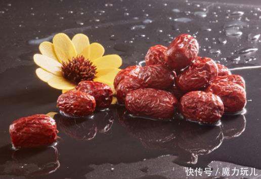 健康|黄芪和它是“好搭档”,坚持泡水喝,补足气血,面色红润抗衰老