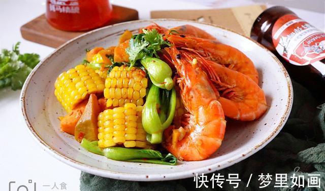 南瓜|46岁阿姨一人食午餐,焖一锅饭菜都有了,网友家里没矿,吃不起