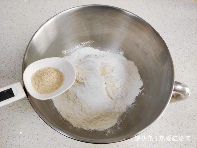 猪油|发面时光加酵母是不够的,多加一勺料,做好的花卷更松软更洁白!