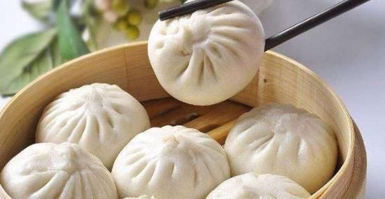 猪肉萝卜包子好吃又不腻，清香去火又有营养，好吃到吃一个都不够