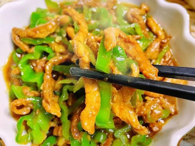 肉丝|快手家常菜推荐：青椒炒肉丝，红烧土豆排骨，韭菜炒鸡蛋，超美味