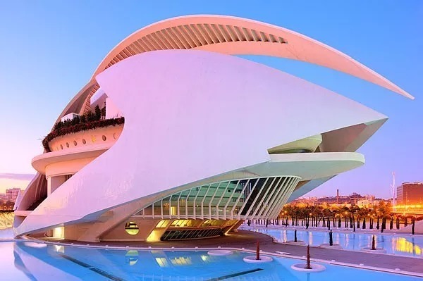 建筑|唯有鬼才,才敢让建筑飞起来!