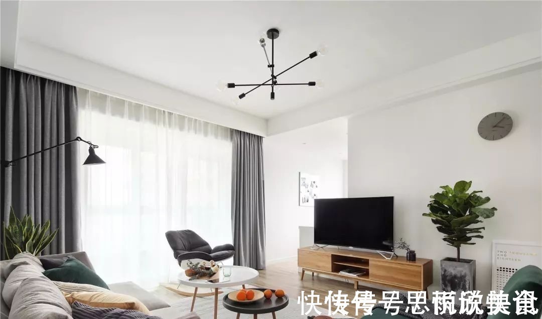 北欧风|127㎡休闲北欧风,卫生间超大的镜面柜,舒适明亮