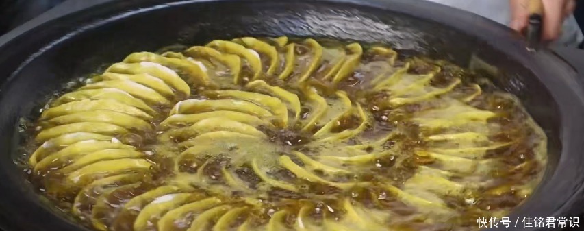 最费油|南京最费油网红小吃,一锅牛肉锅贴要用一锅油,咬一口汁水四溢!