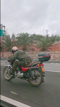 |搞笑GIF:陪女朋友去舞蹈班,我又给她续了一年的会员