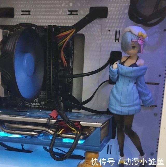 绚濑绘里|网友把手办放在机箱里,手办没有融化,不过变成了奇怪的姿势