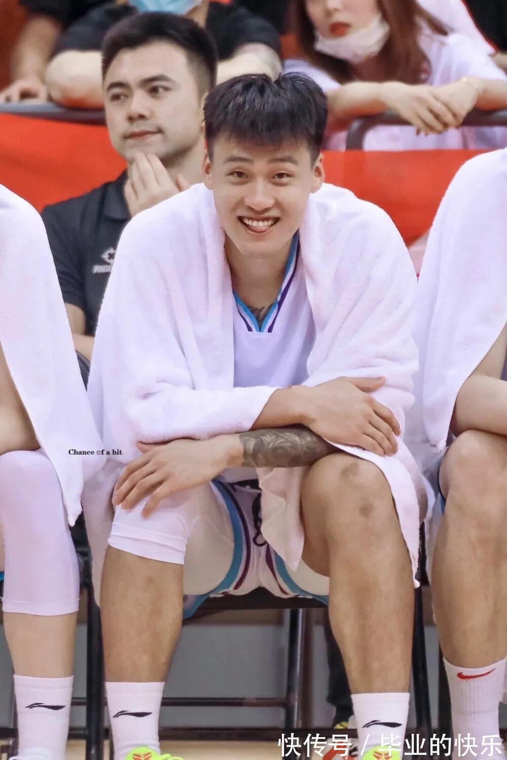 宝藏壁纸已送达请签收|就算星星碎掉了溢出来的光也很好看