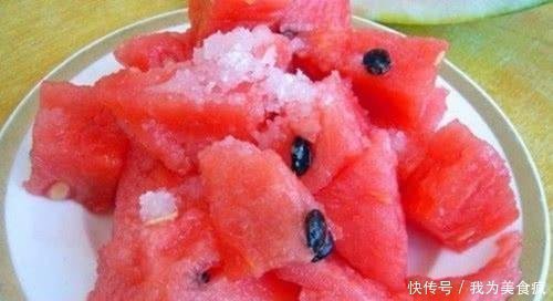 西瓜|为何日本人吃西瓜要放盐实情让人扎心，网友还好我在中国！