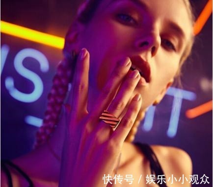 《潮玩人類在哪里》同款周六福潮金配飾!