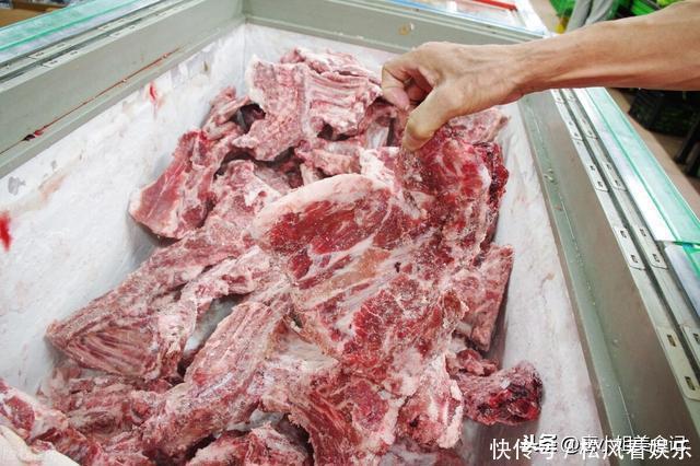 市场上冷冻排骨从哪里来?有没有营养?卖那么便宜,你会买吗?