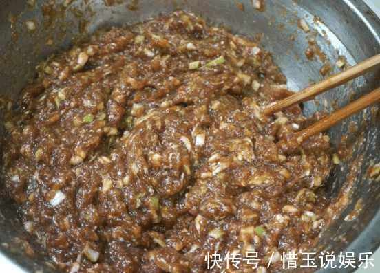 好多人|好多人不知道这菜还能包饺子, 如今恰是上市, 又香又多汁