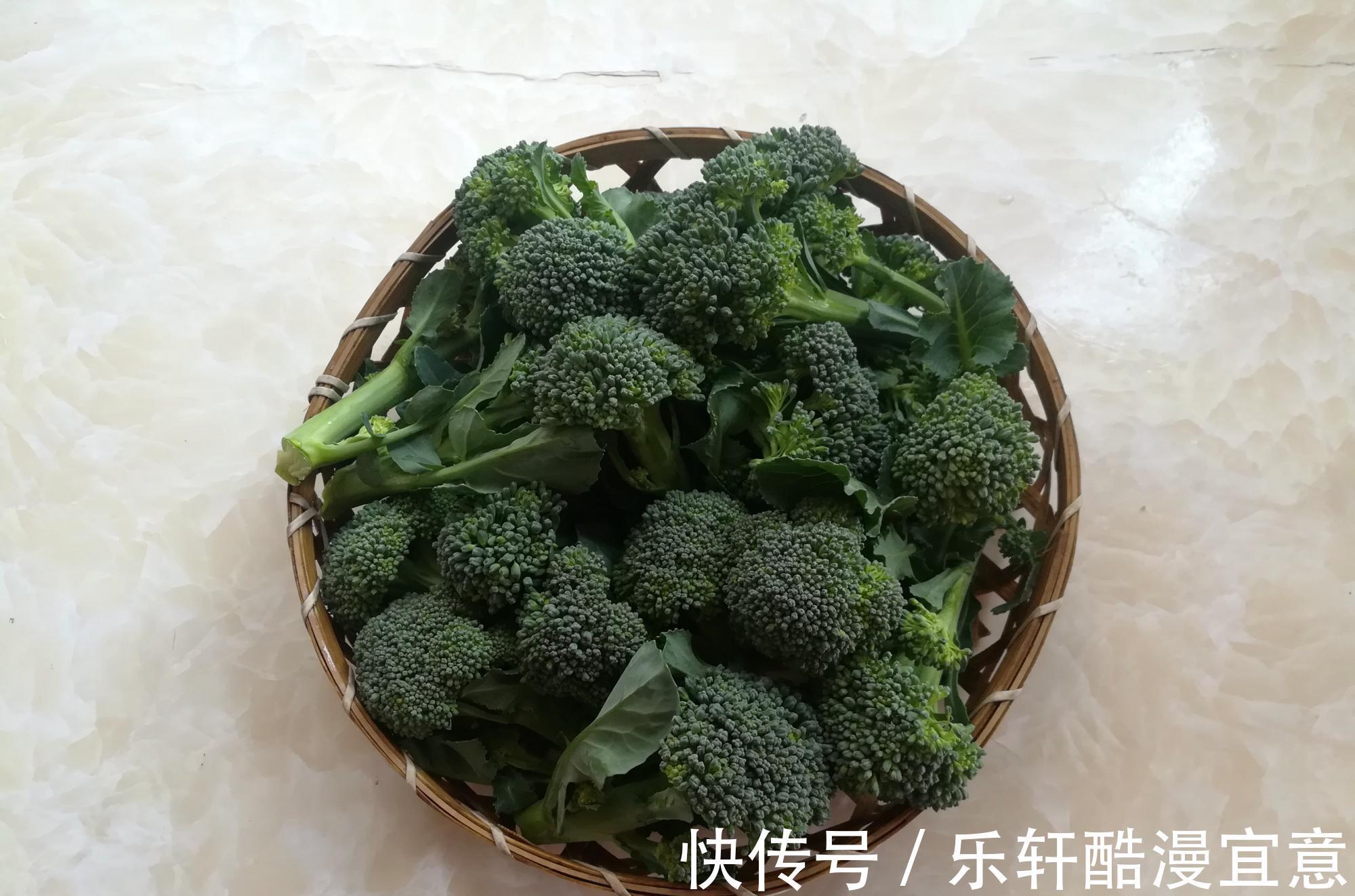 盆子|凉拌西兰花，最忌焯水，学个新做法，营养流失少，爽脆又入味