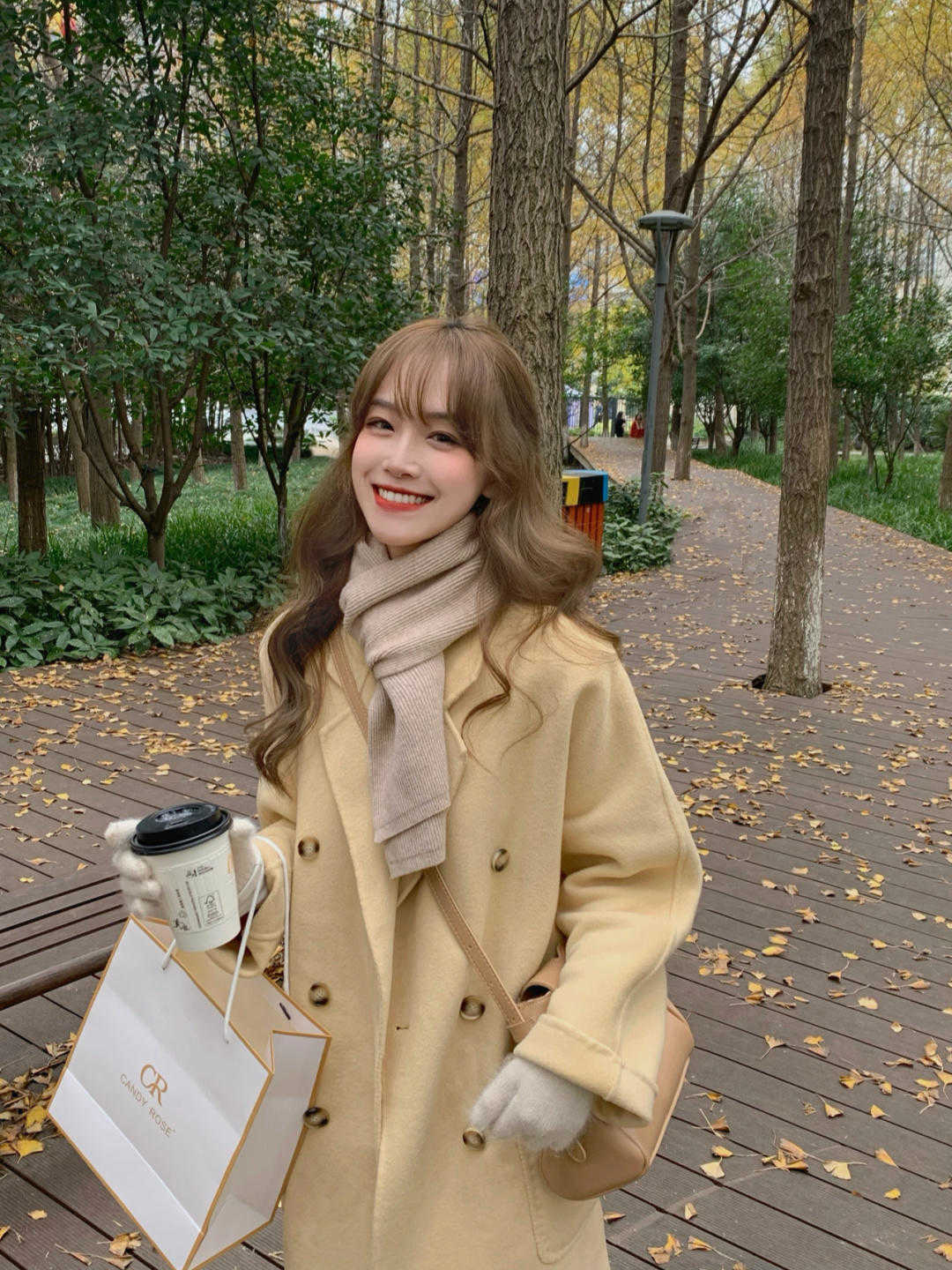 时尚博主 不露腿的秋冬穿搭来喽,大衣搭配牛仔裤保暖舒适,时髦又显气质