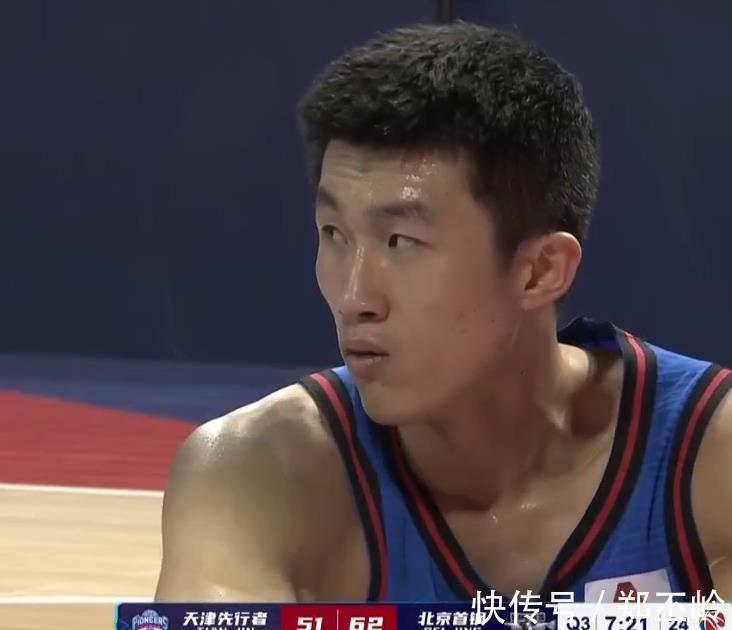 北京队|翟晓川半空踢人吃违体!对手核心生气了坐地上,他疯狂投诉很不满