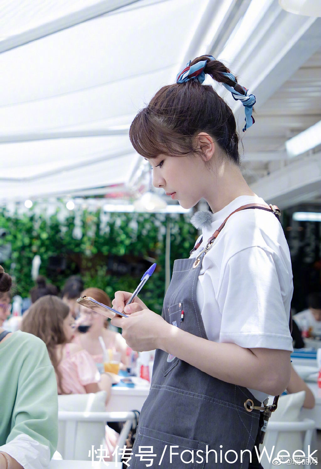 一条丝巾让你从头到尾都很时尚，真的有那么神奇吗？