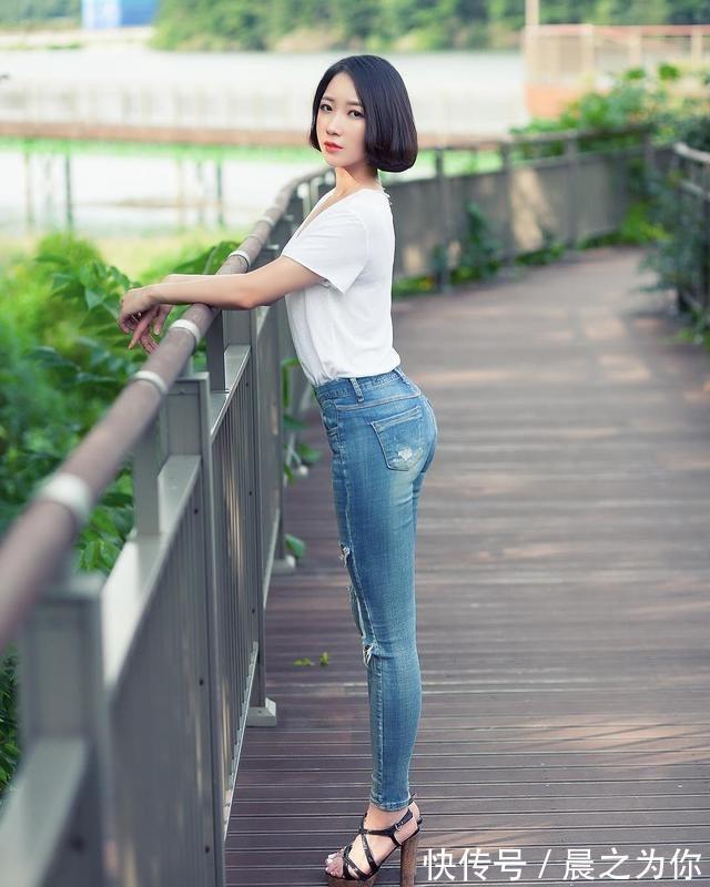 时尚 优雅端庄的牛仔裤,尽显时尚大方的女性魅力,衬托出典雅气质!