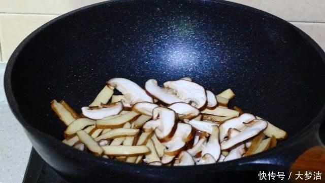 晒晒我家晚餐,3人3菜1主食,荤素搭配,粗细粮混搭,营养更均衡