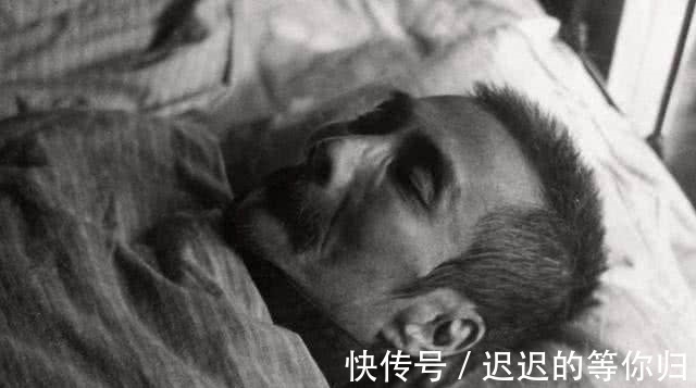 宋庆龄@看看鲁迅出殡时谁负责抬棺,就会明白,鲁迅当时的地位有多高!