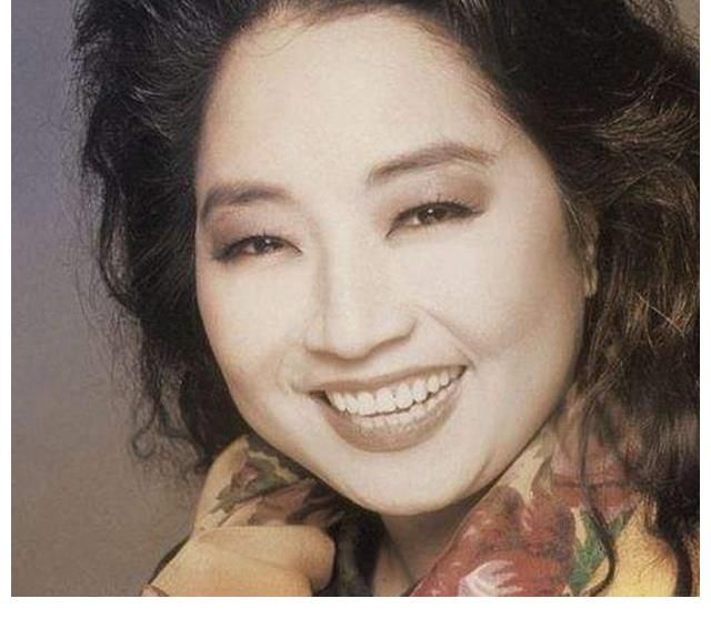 唱片|徐小凤：与邓丽君齐名，刚出道一天连续转13次场，月薪仅六百元